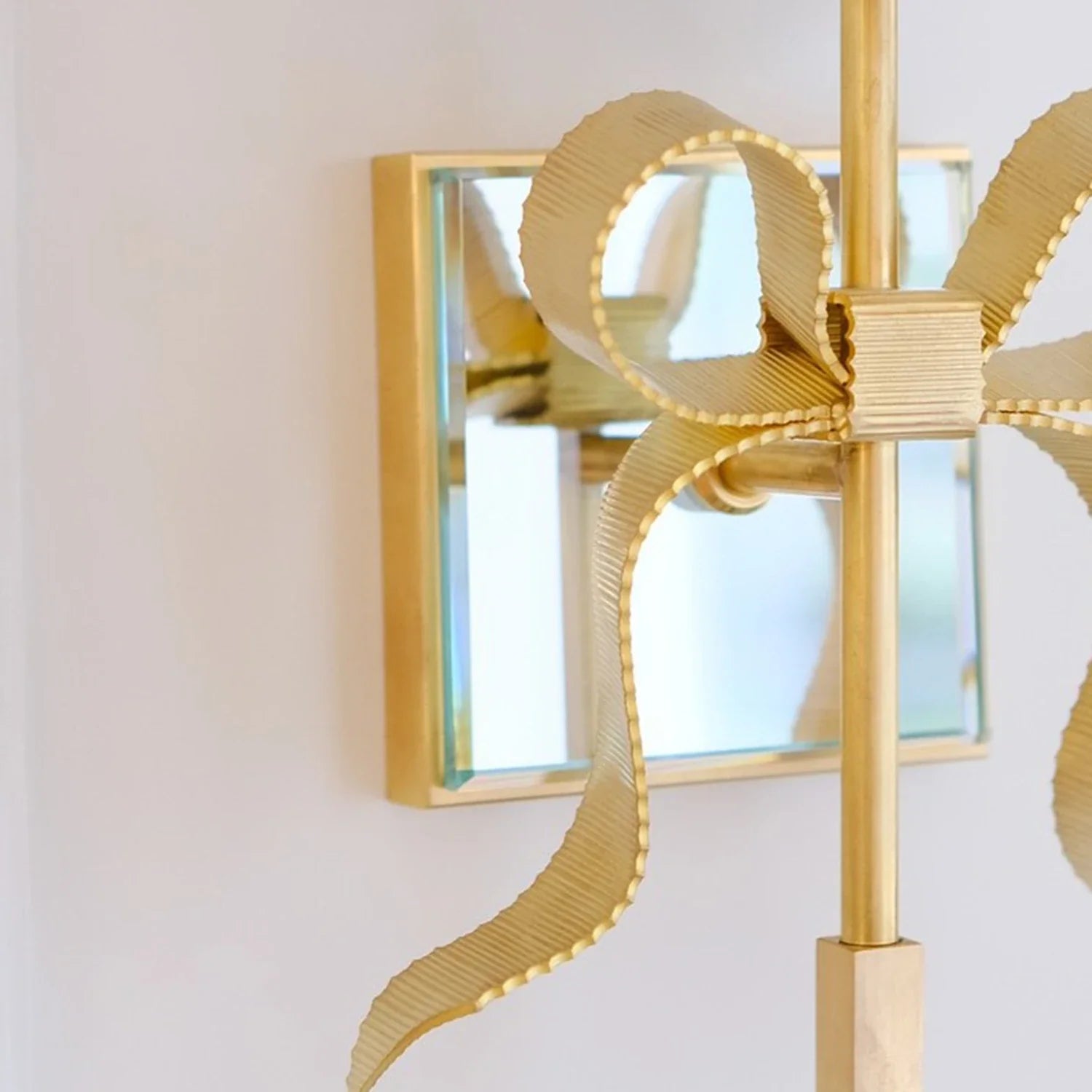 Ribbed Ribbon Bow Wall Lamp